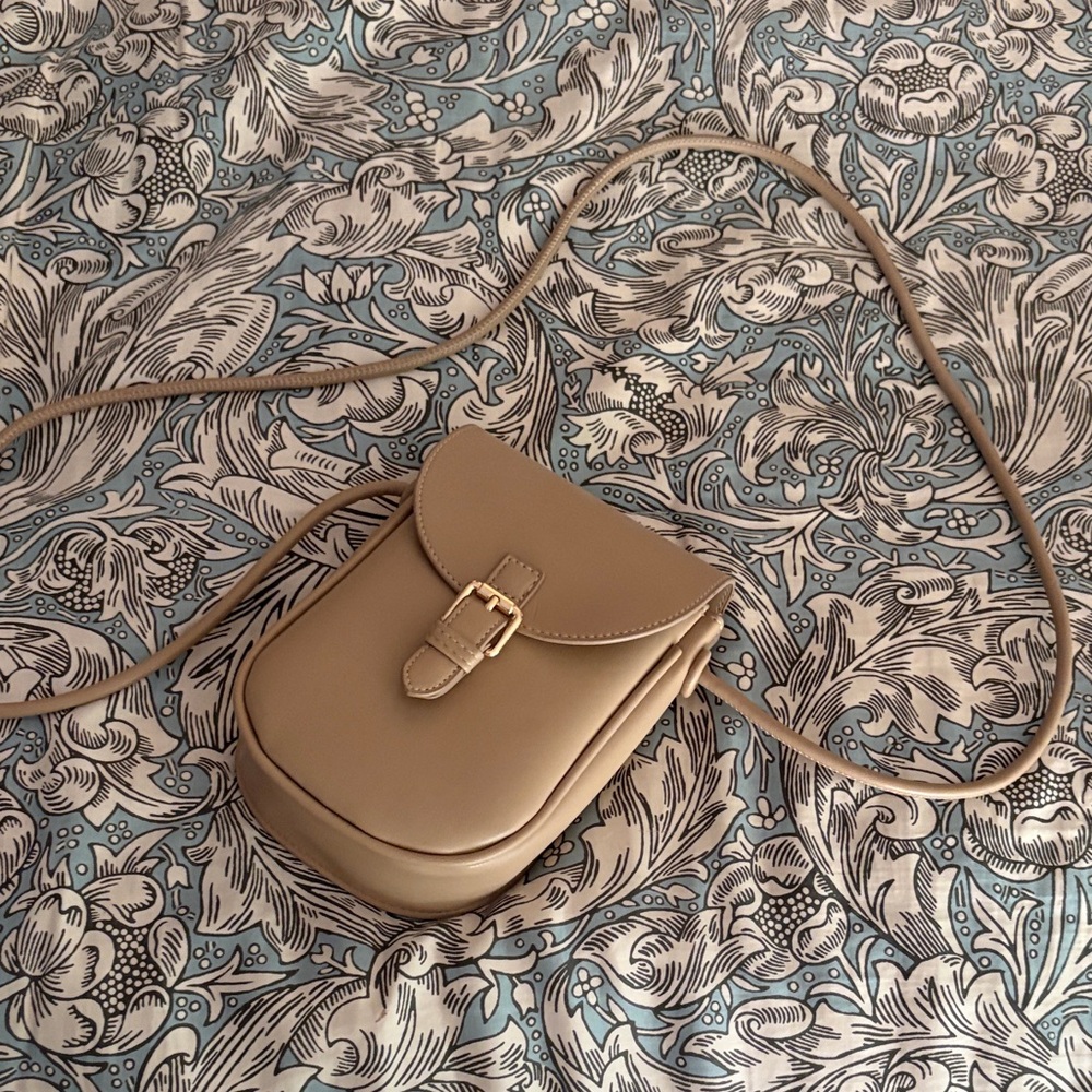 Elegant Tan Crossbody Bag
